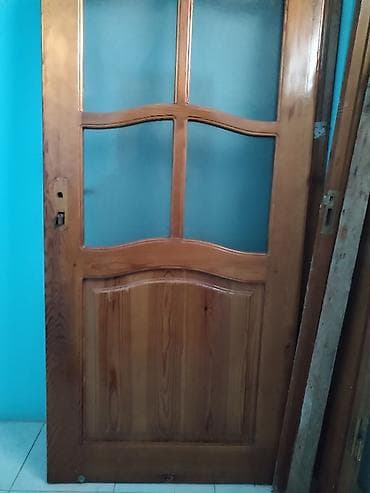 Tavan: Taxta otaq qapısı – şüşəli model - Material: kütləvi təbii ağac (şpon — 2