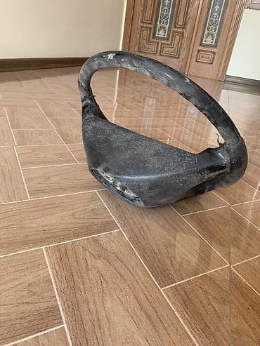 hunday sukani: Avtomobil sükan çarxı – üç şüalı karkaslı, inteqrasiya olunmuş hava — 2