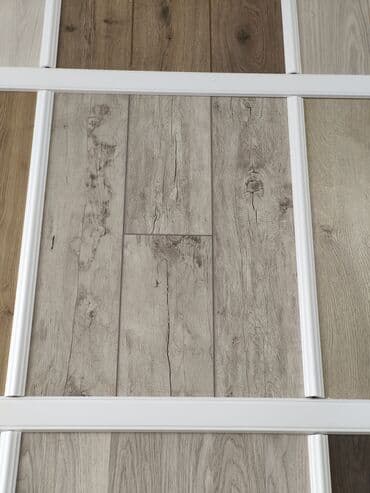 Laminat döşəmə panelləri – ağac teksturası - Rənglər: açıq boz