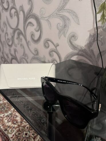 SİM-kartlar: Gün eynəyi, Michael Kors — 1