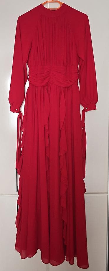 Qırmızı uzun şifon paltar
1 dəfə geyilib — 1