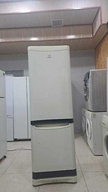 2 qapılı Indesit Soyuducu Satılır, rəng - Ağ