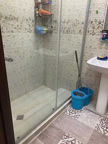 kiraye bine: Ev sahibesi xanimdi. 3 otaqli evdi hal hazirda 2 xanim qalir. 1 xanim — 5