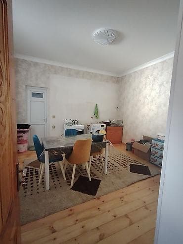 Həyət evləri və villalar: Ev gulustan qesebesinde 12 nom mektebin yaninda. Ev temirli tam — 9