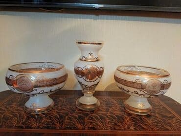 qedim qab: İki meyvə qabı və güldan .Güldan ayrı da satılır .Qablar yenidir — 1