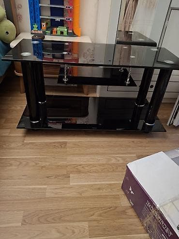 madeyra tv stend: Düz TV altlığı, Polkalı, Şüşəli — 2