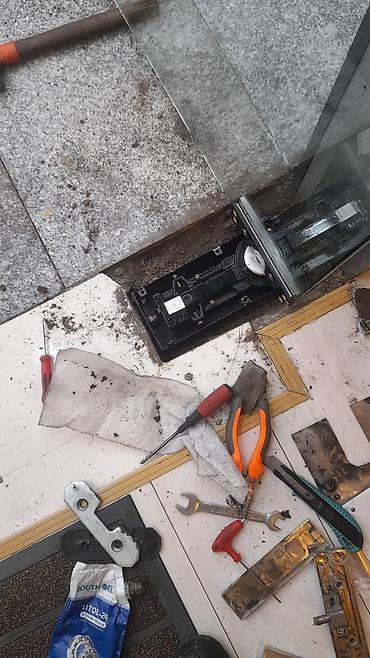 Сантехника: Şüşə qapılar üçün döşəmə tipli qapaq/closer və aksesuarlar - Tətbiq — 5