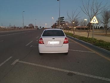 Aksesuarlar və tüninq: - Ön/Arxa işıqlar: klassik halogen faralar, duman işığı yuvaları olan — 3