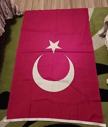 bayraq hardan almaq olar: Türk bayrağı – qırmızı fon üzərində ağ aypara və ulduz dizaynı. - — 3