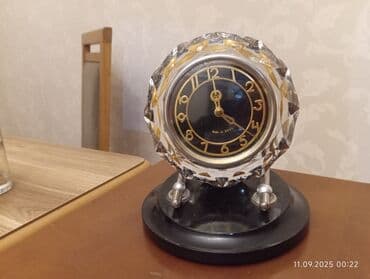 зеркало со столиком: Настольные часы, Механические — 1