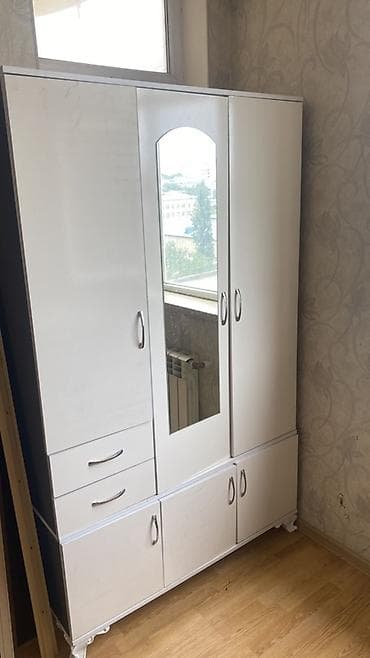 setka qapi: Ağ rəngli paltar dolabı – güzgülü, çoxfunksiyalı. Ölçüləri — 1