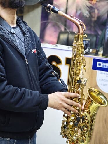 Digər musiqi alətləri: Saksafon boyun kəməri Bu kəmər alətin ağırlığını daşımaq və ifa zamanı — 3