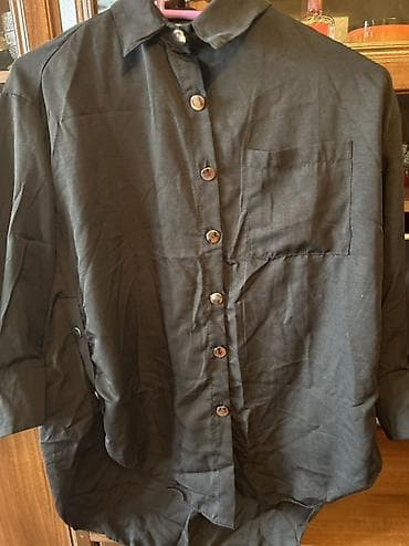 Köynəklər: Qara düyməli köynək - Rəng: qara - Model: klassik yaxalı, ön hissədə — 1