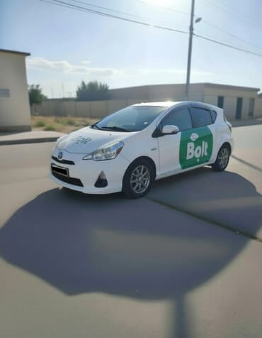 surucu yaninda komekci: Taksi sürücüsü tələb olunur — 1