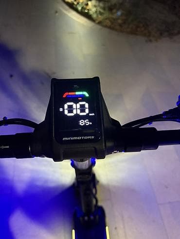 İşlənmiş Elektrik samokat 9", 751 - 1000 Vt, > 45 km/s — 4