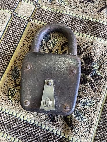 Qapı zamokları: Dəmir korpuslu ağır asma qıfıl və orijinal açarı dəst şəklində — 4