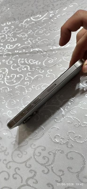 processor core i7: IPhone 15 Pro, 128 GB, Gümüşü, Barmaq izi, Face ID — 3