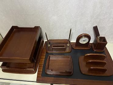 Настольные наборы: Klassik tərzdə dəri əsaslı taxta masaüstü dəst Tərkib: - 2 mərtəbəli — 2