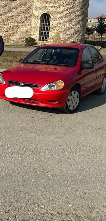 Kia Rio: 1.6 l | 2002 il Sedan