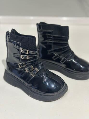 Uşaq üçün 26 olcu - Rəng: qara, laklı parlaq üstlük - Model: yüksək