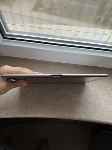 samsung tab s5e qiymeti: Samsung Galaxy GT-P5110 tablet, qabağ ekranda tük kimi cızığlar var — 2