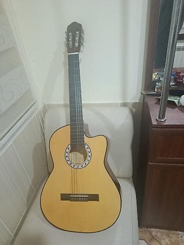 saz satan yerler: Klassik akustik gitara – cutaway dizaynlı 1 il əvvəl Rast Musiqi — 1