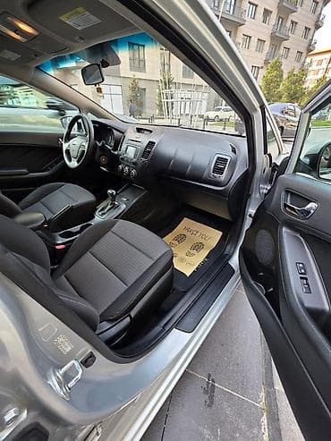 Kia Cerato (Forte) sedan – gümüş rəng. Xüsusiyyətlər: - Kuzov: 4 — 9