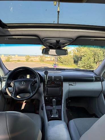 mersedes starter: Mercedes-Benz C240 sedan təqdim olunur. Avtomobil klassik W203 — 8