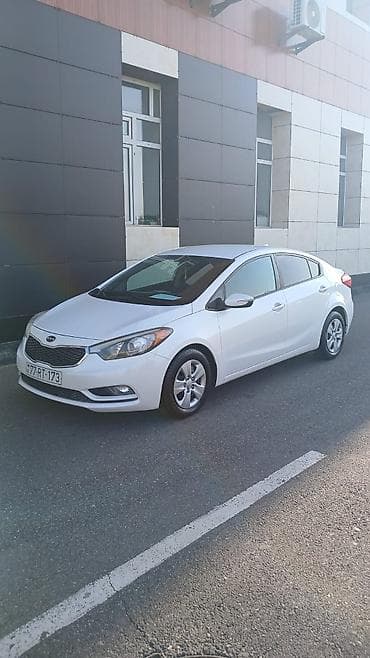 kia sou 2013: Kia Cerato (Forte) sedan – ağ rəng, Azərbaycan nömrə nişanı 77-RT-173 — 1