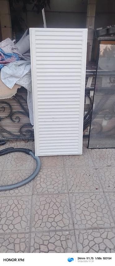 Radiyatır satılır dord eded biri 1.20 ikisi 1 metir biride 60 — 2