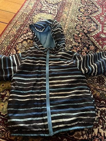 Uşaq gödəkçəsi – kapüşonlu, zolaqlı dizayn - Rənglər: qara fon