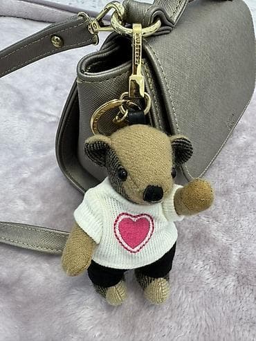 qizi: Məhsul: Ayı fiqurlu asqı/aksesuar - Material: Yumşaq toxuma oyuncaq — 2