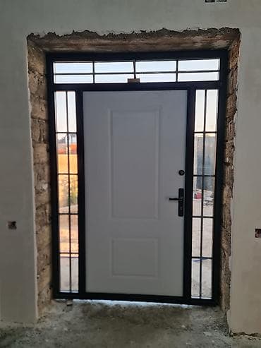 elmi kalkulyator: Metaldan giriş qapısı – şüşəli yan panellərlə - Material: qalın metal — 3