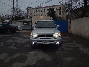 qara niva sekilleri: Mitsubishi Pajero iO / Pinin, gümüşü rəng, 5 qapılı kompakt SUV. - — 2