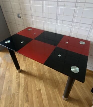 metbext esyalari: Düzbucaqlı şüşəli masa, qara və qırmızı rənglərin kombinasiyası ilə — 2