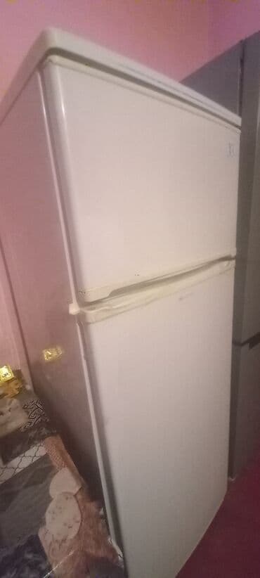 soyuducu maşın: İki qapılı soyuducu - Rəng: ağ - Üst kamera: dondurucu (ayrılmış — 2