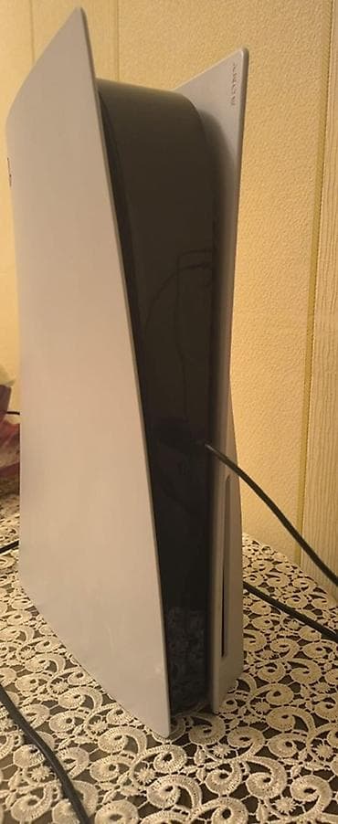 iphone 5: PlayStation 5 (Disk versiyası) oyun konsolu Üzərində 2 pult və — 3