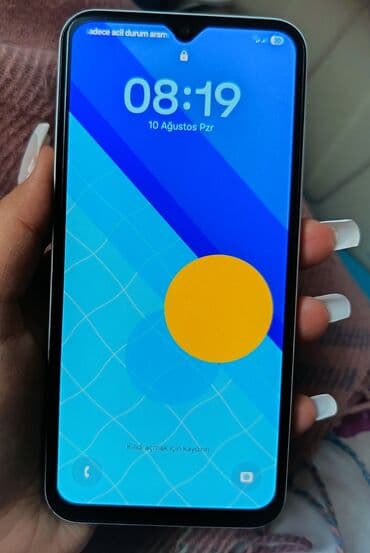 Çəngəllər: Dizaynı ilə diqqət çəkən bu smartfon, mavi rəngli ekrana malikdir və — 1