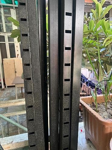 Geyim mağazası üçün vitrin demirler.1 ədədi 10Azn.Cox az işlənib.Yeni — 2