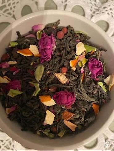 bal: Gül-ədviyyatlı bitki çayı qarışığı Tərkib: - Qara çay yarpaqları - — 10