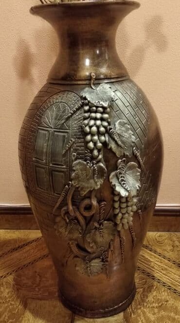 sünü güllər: Guldan
Vaza-uzerinde el ishlemeleri. Hundurluyu 68sm
110azn — 1