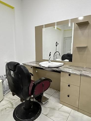 bərbər guzgu: Peşəkar bərbər mebeli və iş guşəsi komplekti - 3 iş stansiyası: hər — 5