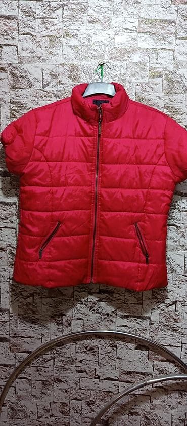 Qadın üst geyimləri dəsti - Qırmızı puff jilet: qısaqol, yüngül şişmə