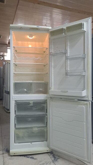 Mikrodalğalı sobalar: İki qapılı məişət soyuducusu - Aşağıda dondurucu bölmə, yuxarıda əsas — 1