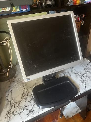 hp manitor: HP L1740 LCD Monitor - Ekran: 17 düym, kvadrat (5:4) format - Panel — 2