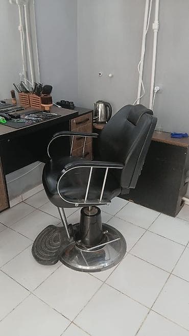 berber masası: Saş kəsimi kreslosu — 2