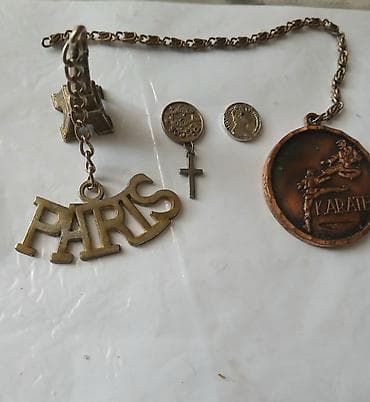 Muncuqlar: Müxtəlif metal asmallardan ibarət dəst: - “PARIS” yazılı açarlıq/asma — 3