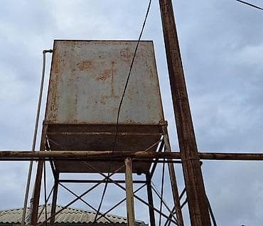 Boçkalar və çəlləklər: Kod 2391 2 tonluq demir su çəni satilir 250 azn Unvan Binəqədi. Su — 1