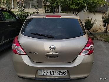 man sat: Nissan Tiida – hetçbek - Kuzov: 5 qapılı hetçbek, qızılı rəng - — 2