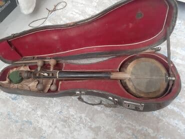 Qədim tarzda kamança və futlyarı Antikvardi. 70 ilin kamancasidir - Əl